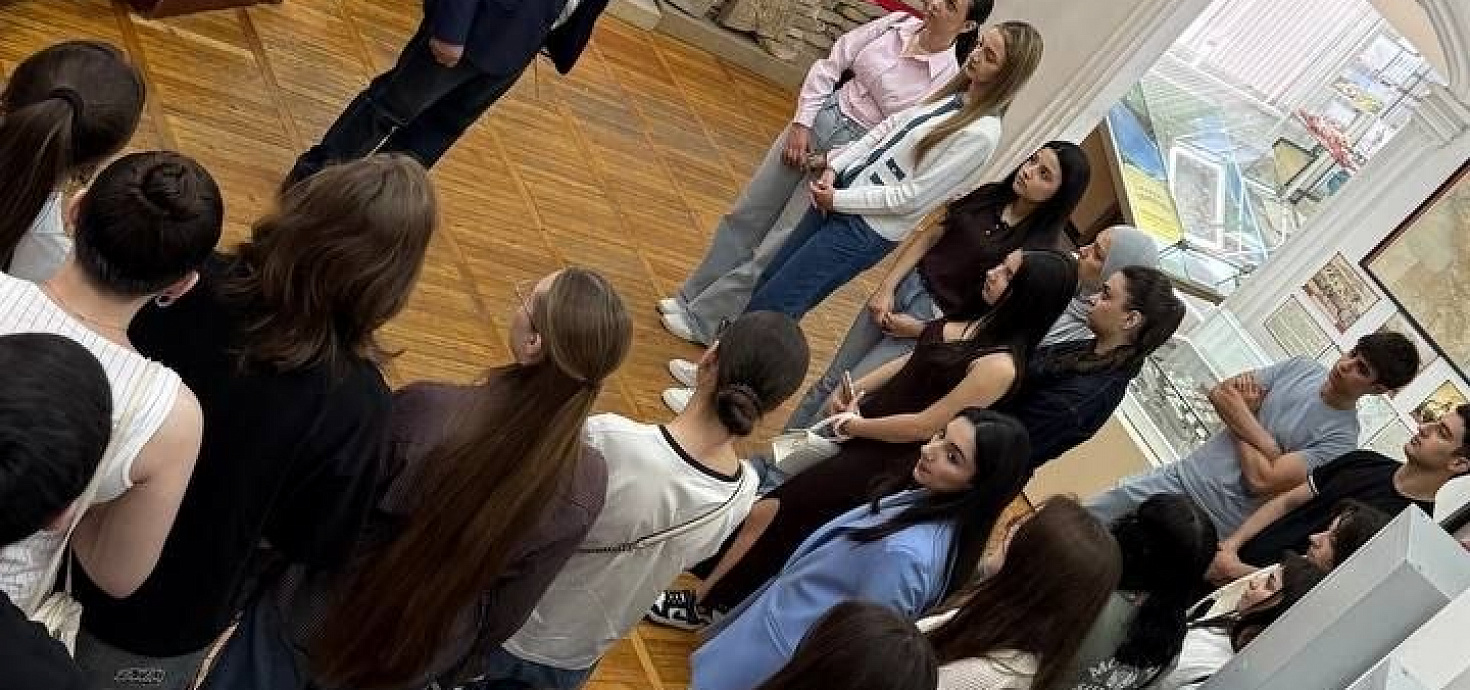 Студенты ПМФИ — филиала ВолгГМУ посетили краеведческий музей